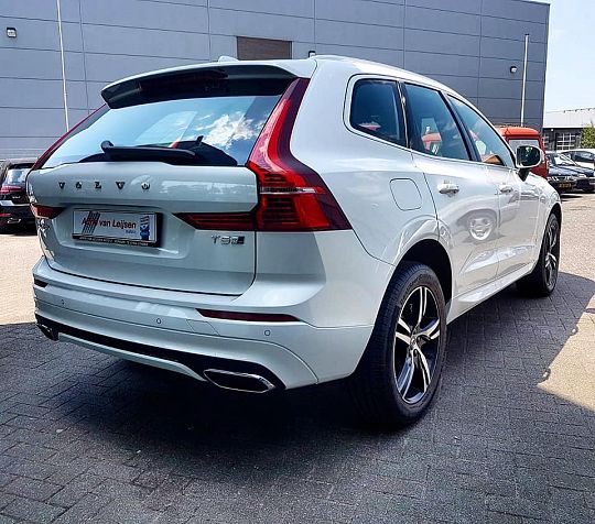 2-Volvo-XC60-T5-AWD-R-Design-1595514312.jpg