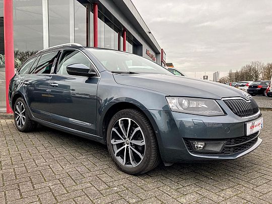 Skoda-Octavia-1610810288.jpg